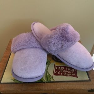 Purple fuzzy house slippers women’s size 8 brand new!